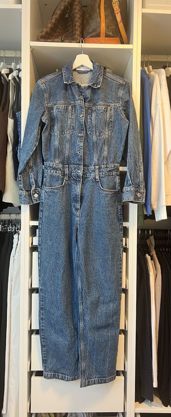 Zara Tute: Zara Denim-Jumpsuit mit langen Ärmeln – Nuovo (secondo la descrizione) da Bülach venduto da deinmica 1