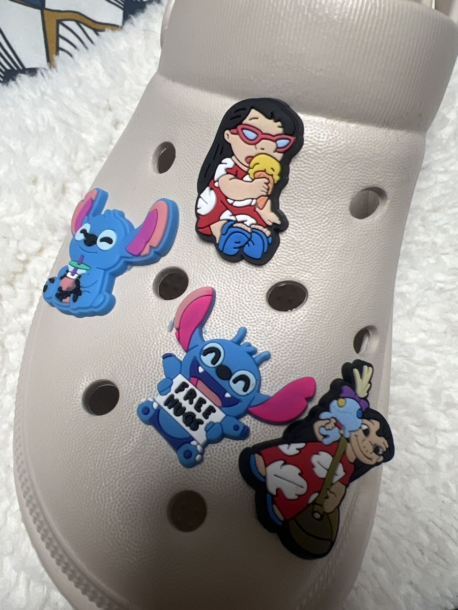 Scarpe da uomo: charms Crocs thème Lilo & Stitch - été tropical! – Nuovo e nell'imballaggio originale da Chenens venduto da anasantos90 1