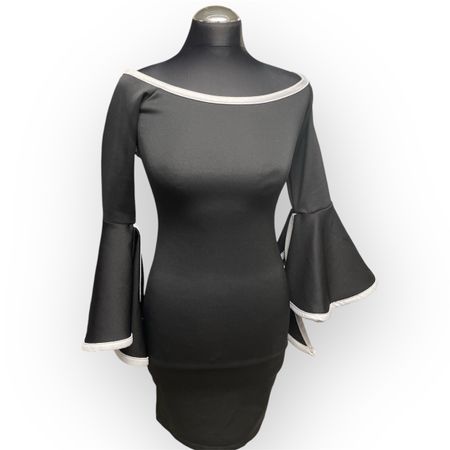 Elegantes Schwarzes Kleid mit weissen Akzenten