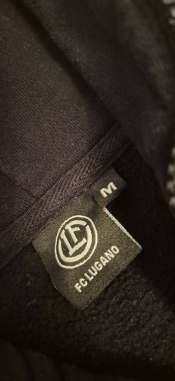 Tute: FC Lugano Jacke – Usato da Montagnola venduto da Mowatt 2