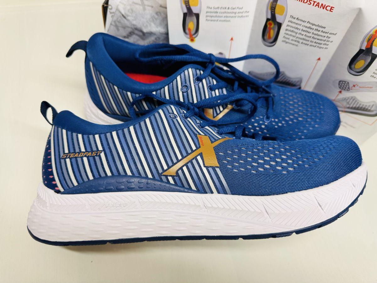 Scarpe da uomo: Chaussures de course Xelero Steadfast, Taille 44, Neuves – Nuovo e nell'imballaggio originale da Brügg BE venduto da Goob 6