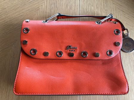 Guess Handtasche orange Nieten