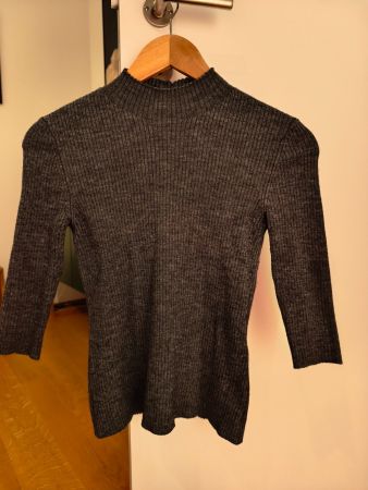 Maje Rippstrickpullover S mit auffälligem Rücken