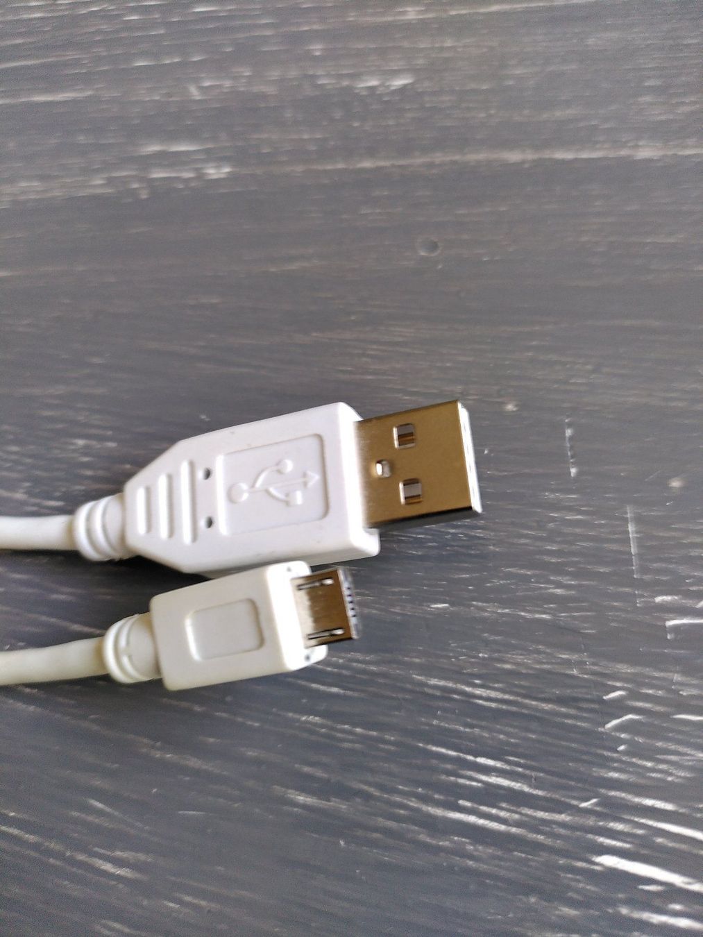 Cavi: USB Micro B Kabel - 3Meter - Weiss – Usato da Zürich venduto da Almohammed