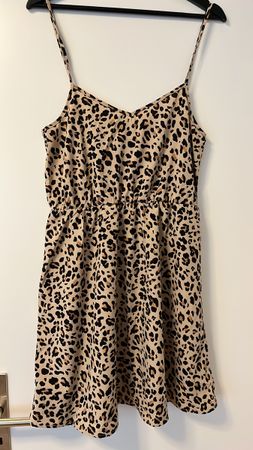 Sommerliches Kleid im Leo-Look, Grösse 38,  neuwertig!