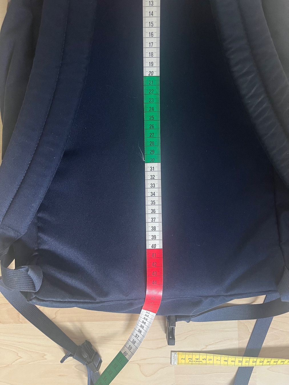 Patagonia Zaini: Patagonia: dunkelblauer Rucksack mit orangem Griff – Usato da Luzern venduto da ellitussi 7