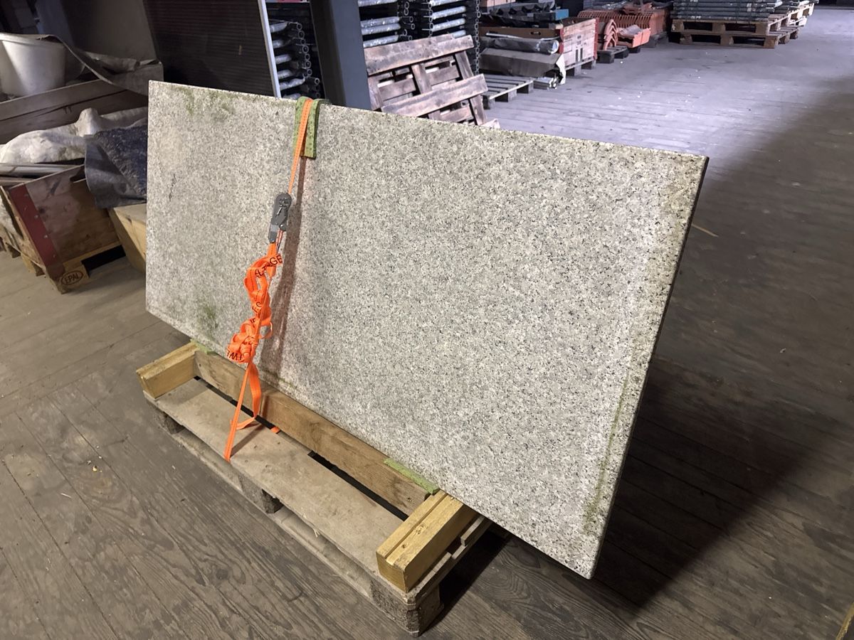 Piatti di portata: Granitplatte gesprenkelt grau gebraucht – Usato da Appenzell venduto da Bluebull9050 1