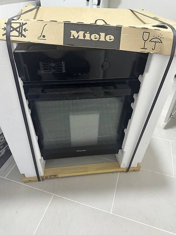 Fours: Miele Einbaubackofen Modell H 2860-60 B – Neuf avec emballage d'origine à Riehen par KJM4125 2