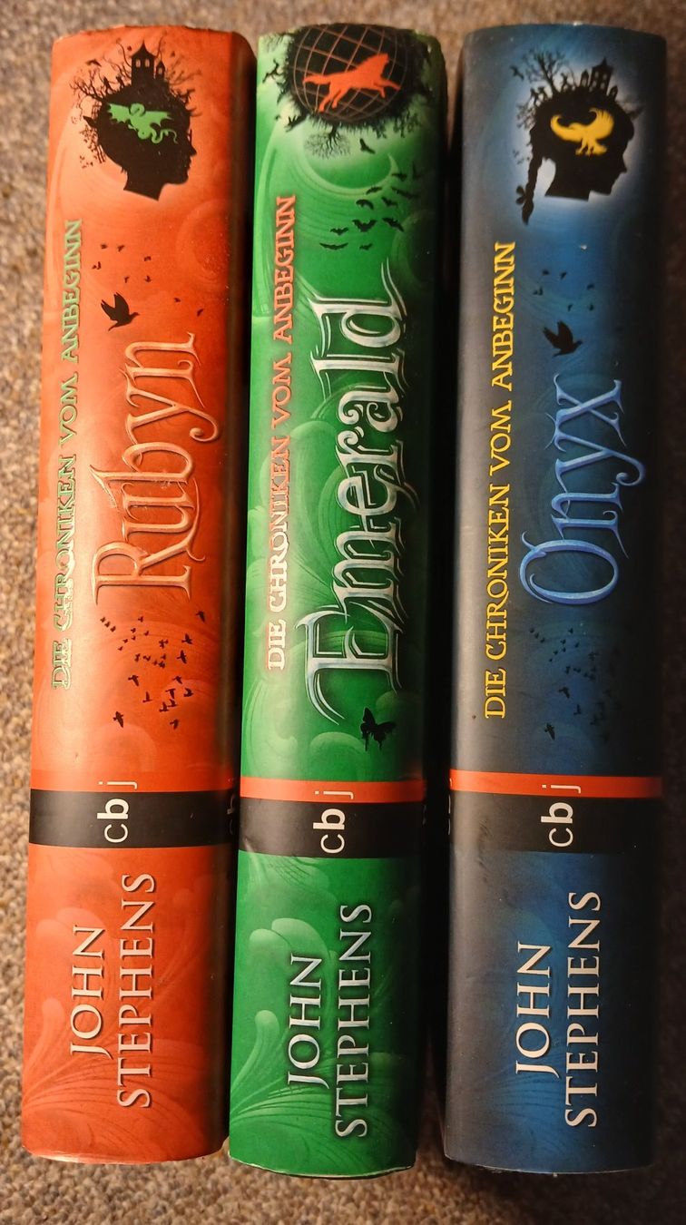 Libri: Die Chroniken vom Anbeginn Trilogie – Nuovo (secondo la descrizione) da Oberrieden venduto da sib_nkf6 1