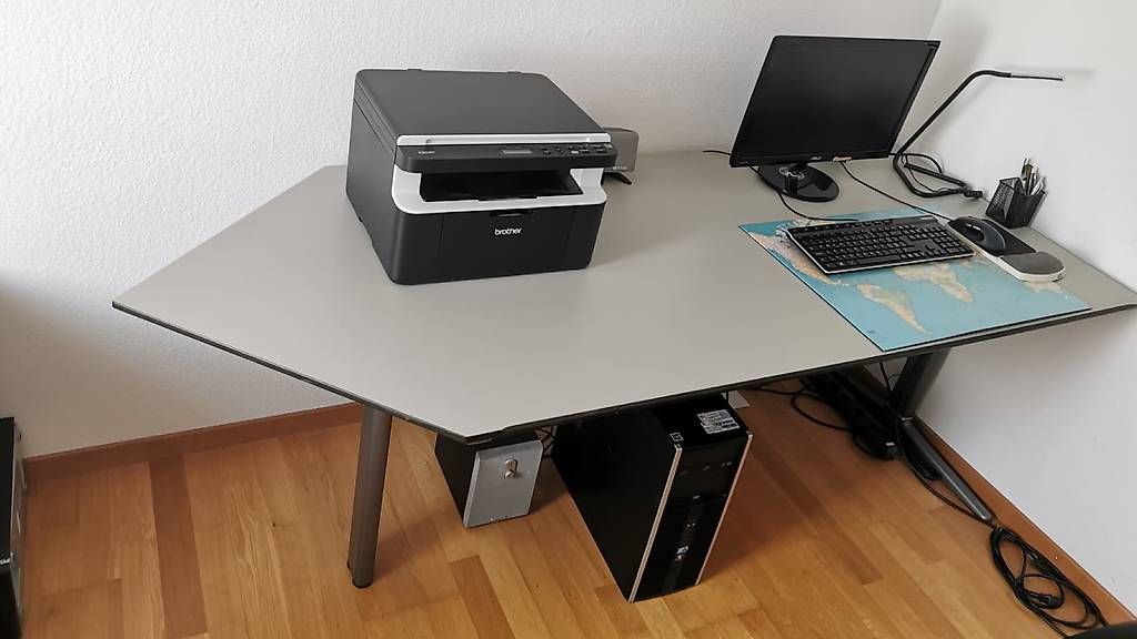 Scrivanie: Bürotisch  schlicht & geräumig – Usato da Zürich venduto da orn_m8hw