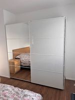 Armadio 2 ante scorrevoli 200 × 200 cm con specchio 