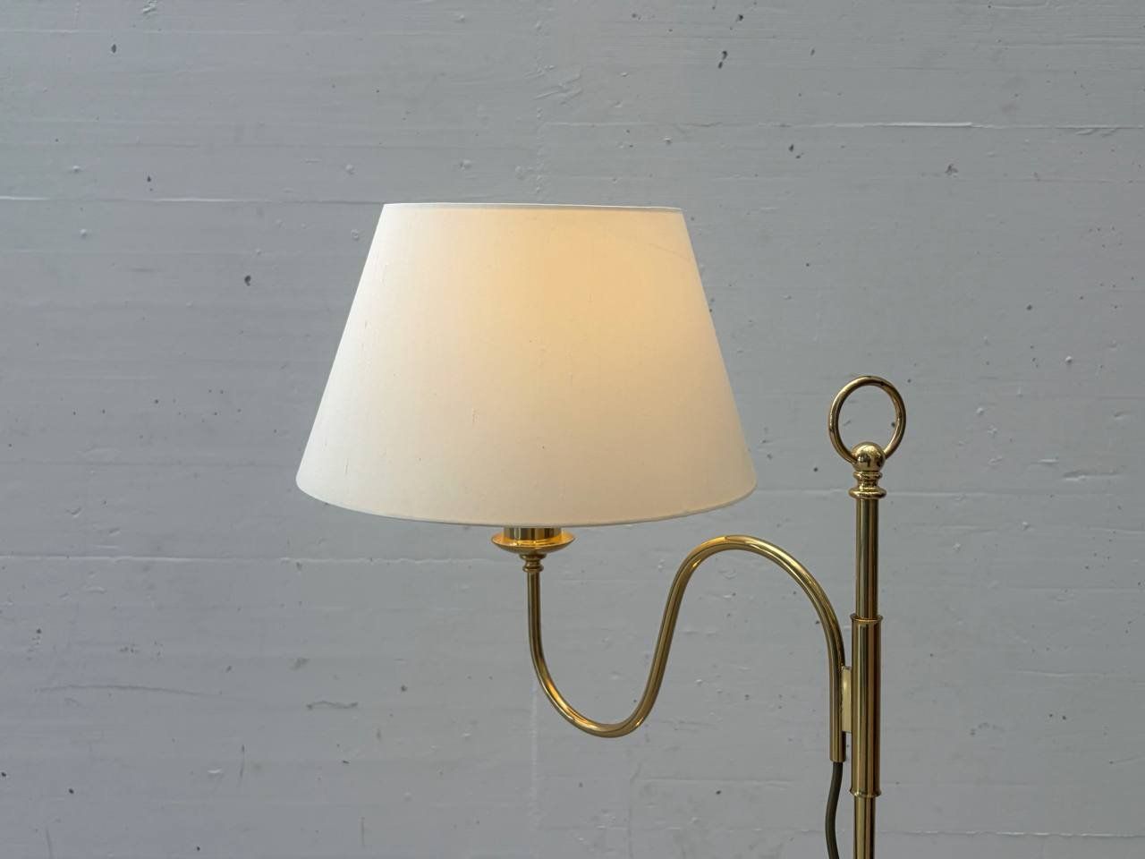 Lampade: Vintage höhenverstellbare Stehleuchte aus Messing – Usato da Zürich venduto da LeMoege 6