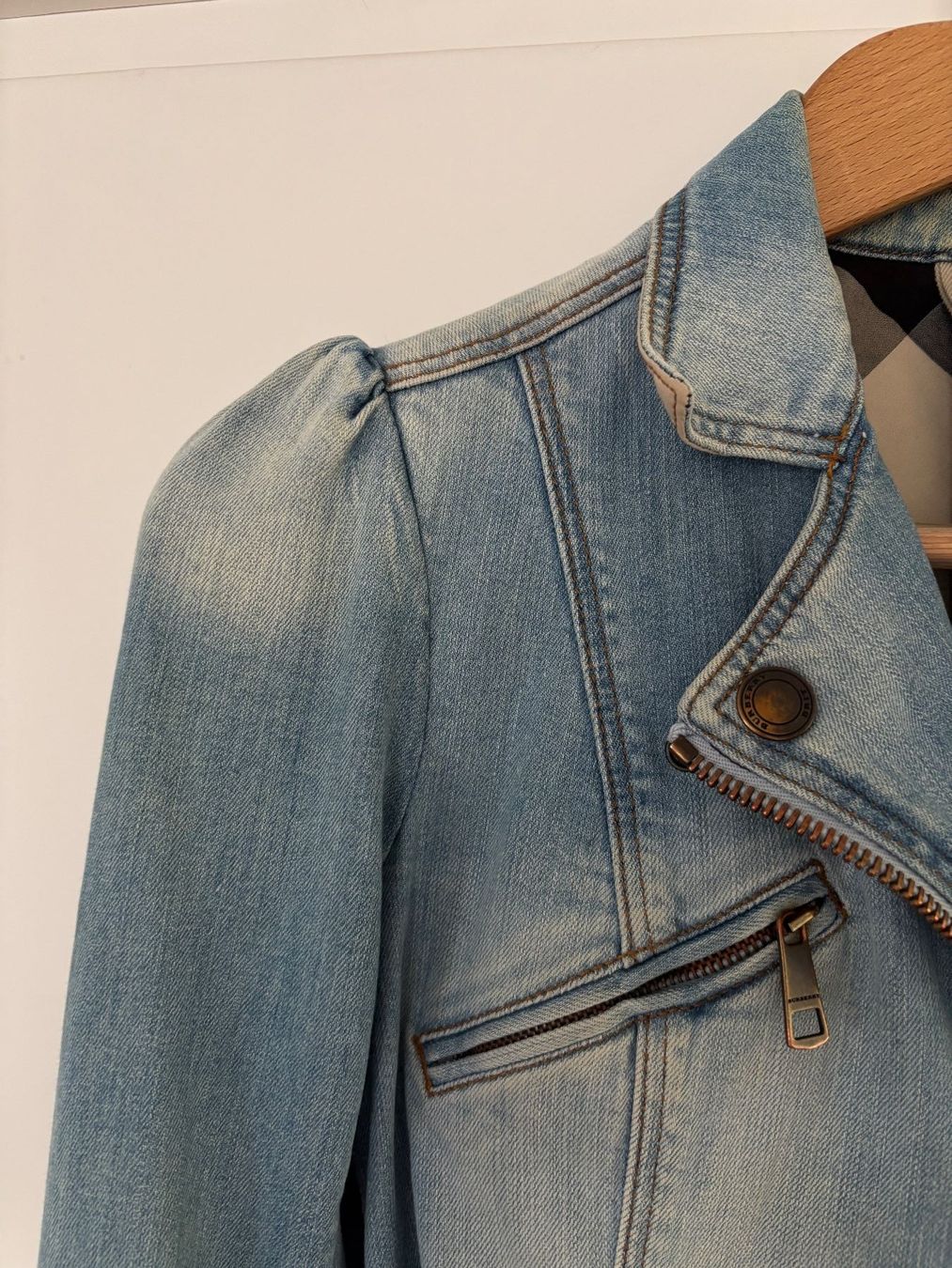 Burberry Jacken: BURBERRY  eelastische Bikerjacke 34, hellblau – Gebraucht aus Herrliberg von mayfi 1