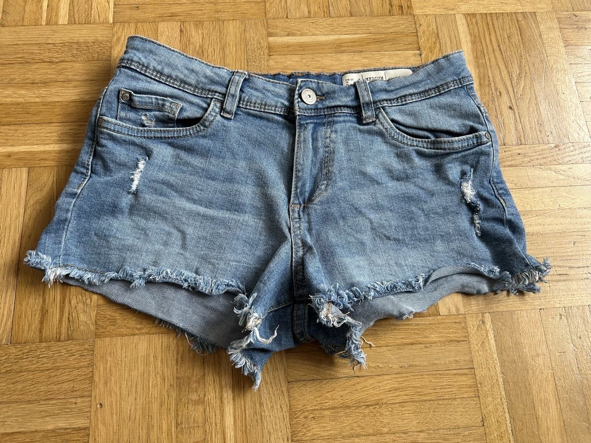 Jeans: Mini Short en jean taille 36 – Usato da Malleray venduto da Keimy32