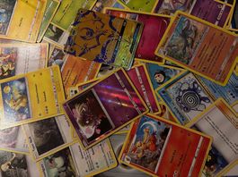 34 Pokémon Karten