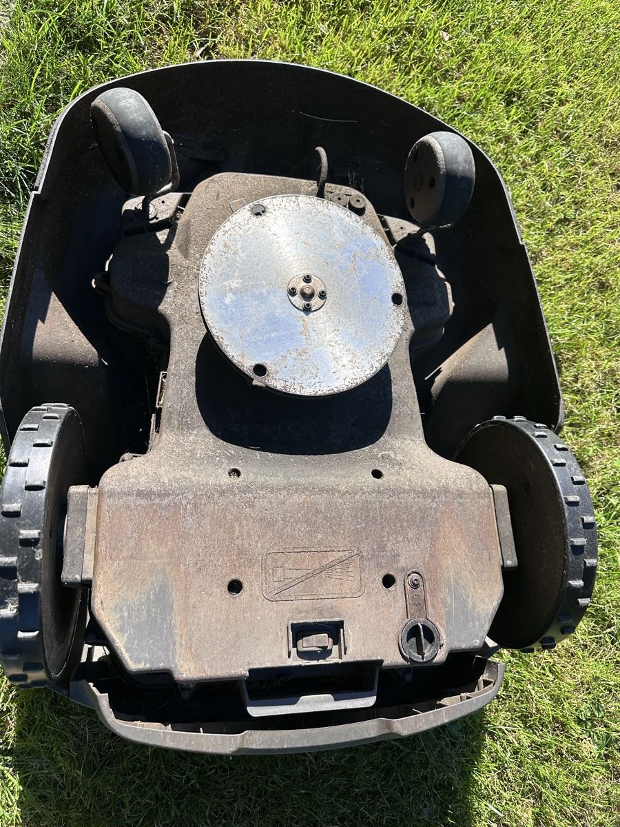Husqvarna Tagliaerba: Husqvarna Automower 330X  – Usato da Bex venduto da roopa.gorla 2