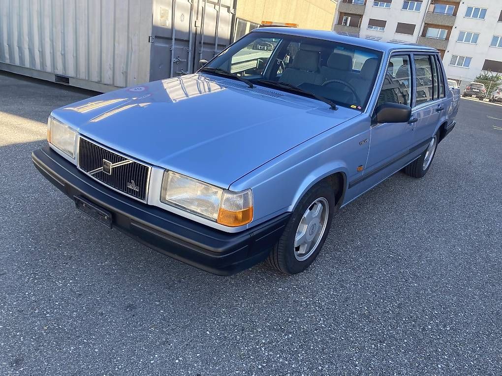 Autos: Volvo 740 GL 2.3  – D'occasion à Courrendlin par Omeg740