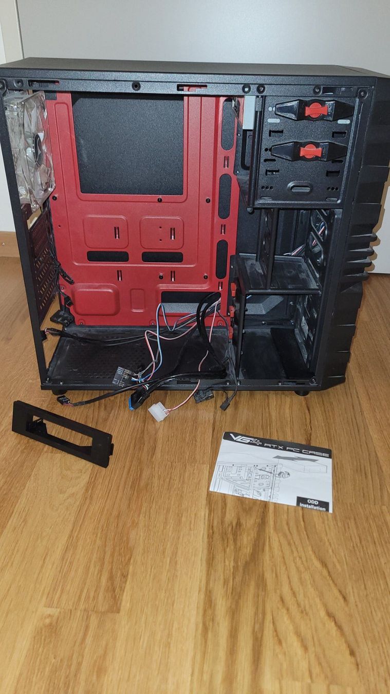 Sharkoon Custodie: PC Gehäuse Sharkoon ATX – Usato da Zürich venduto da dan_6ptz 4