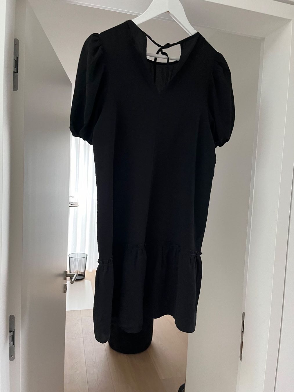 H&M Kleider: Schwarzes Sommerkleid, kurz – Gebraucht aus Uitikon Waldegg von YRH 1