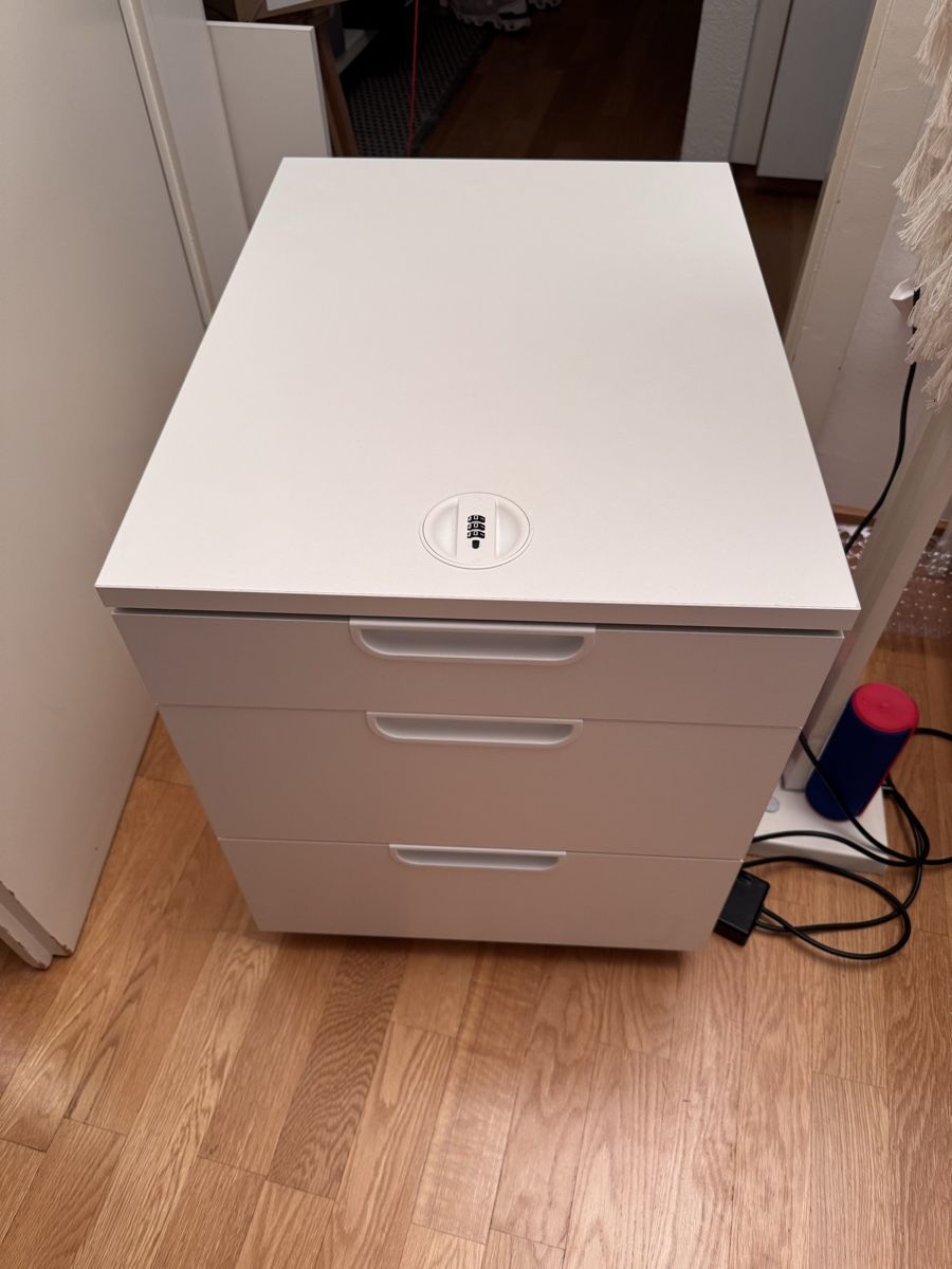 Ikea Korpus: White Drawer Unit with Lock - Office Storage! – Gebraucht aus Wallisellen von klr_9ks6 5