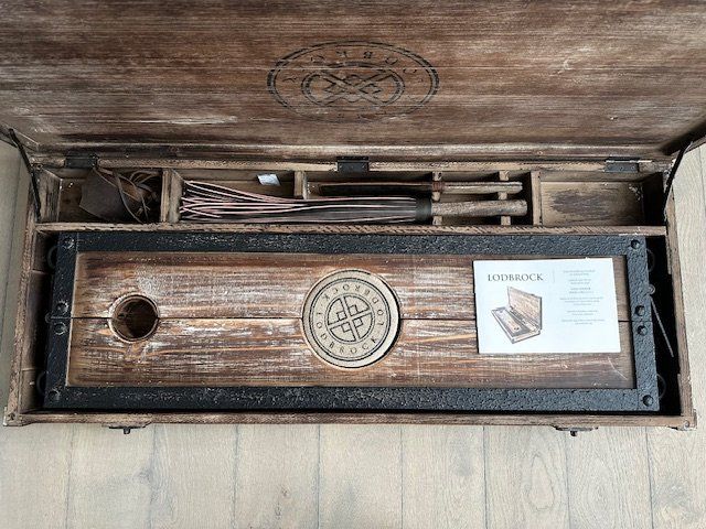 Altro per Eventi aziendali & Feste: BDSM Hand-Kopfpranger von Lodbrock – Nuovo e nell'imballaggio originale da Uster venduto da Tobe4 2