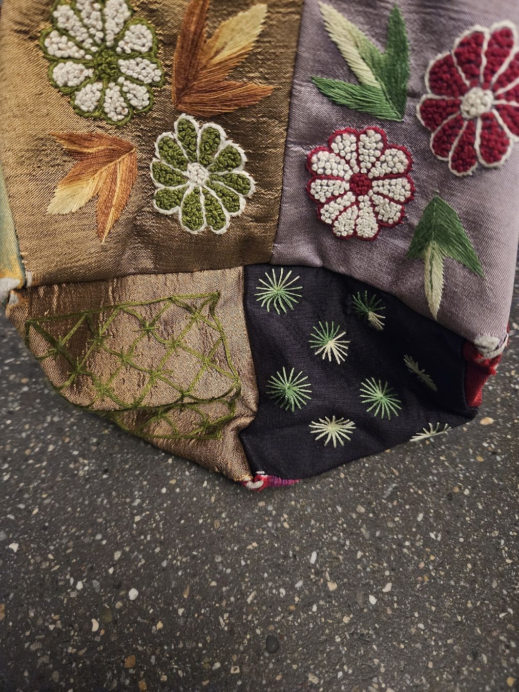 Taschen für Damen: Patchwork Tasche, rot/gemustert – Gebraucht aus Anwil von tamoos 2