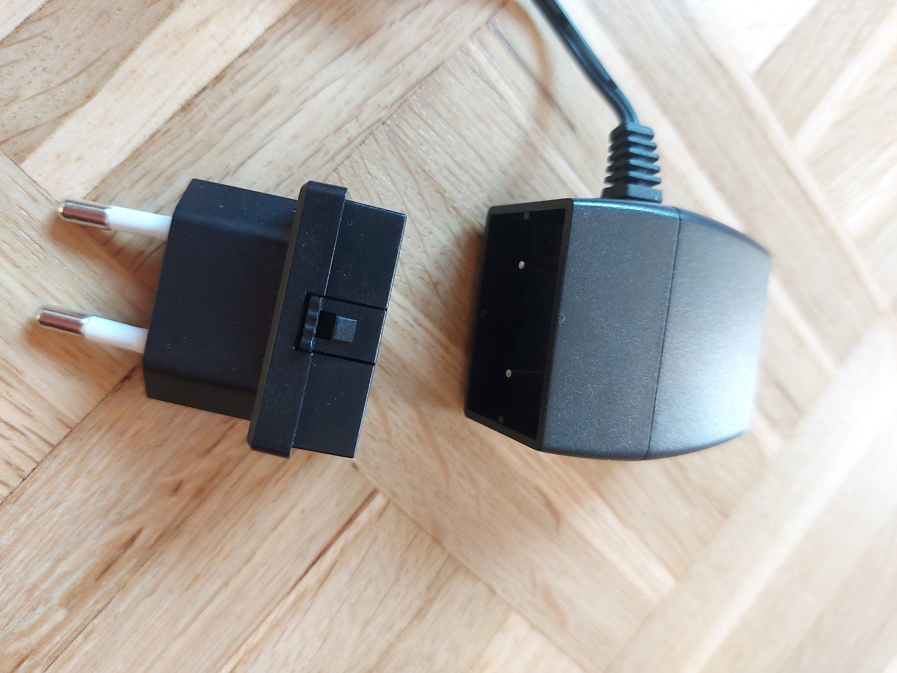 Caricabatterie: Accessoires pour chargeur solaire portable PowerMonkey – Usato da Aigle venduto da biscutelle 3