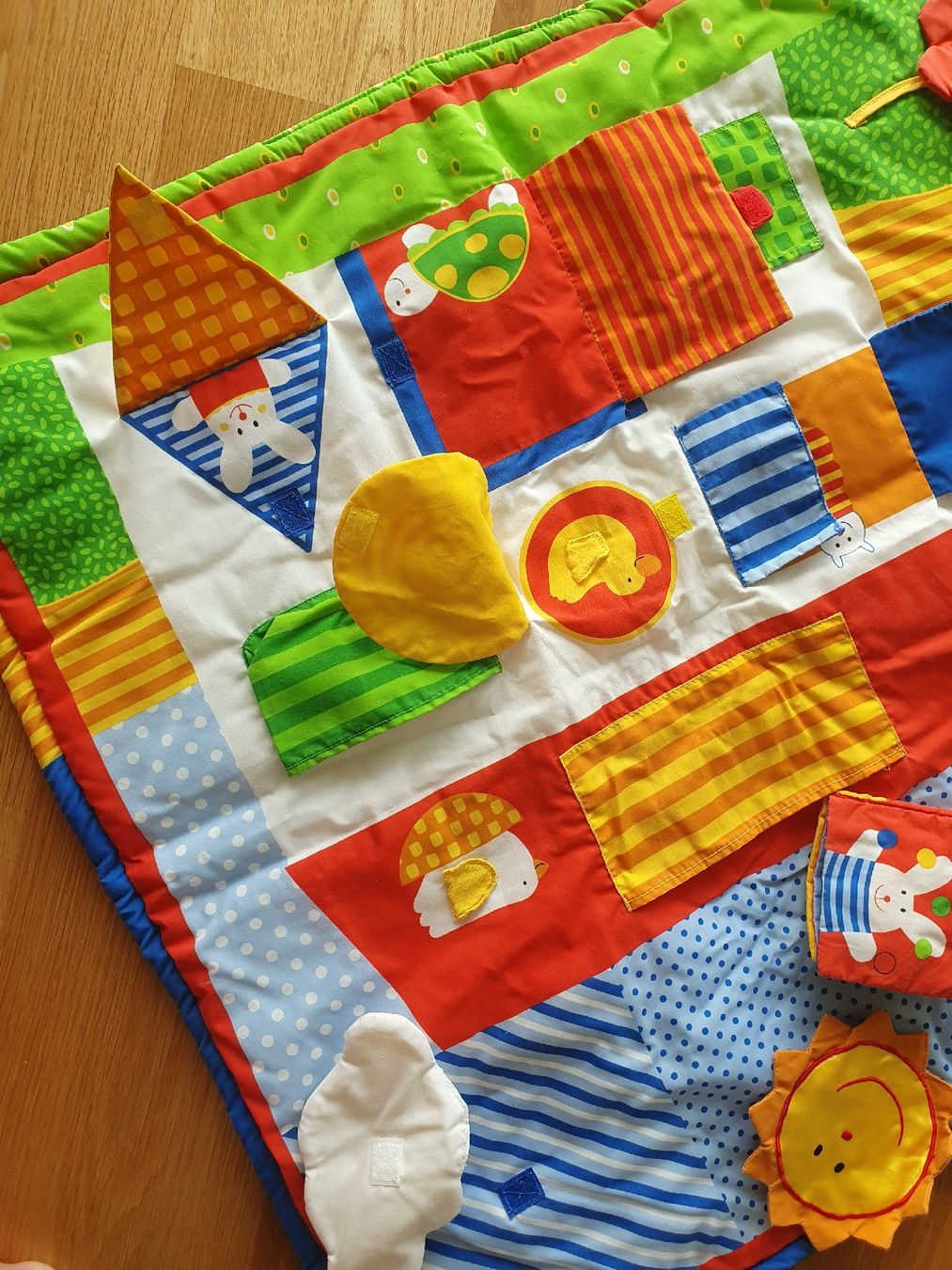 Giocattoli: Tableau en tissu pour bébé – Usato da Villars-sur-Glâne venduto da richardette 2