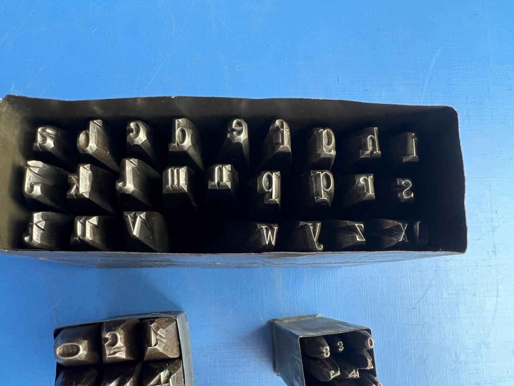 Tutti gli attrezzi: 4 unvollständige Buchstabe / Zahlen Sets – Usato da Unterengstringen venduto da Gustav03 1