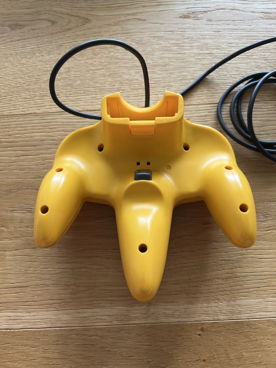 Nintendo Manettes: Nintendo 64 Controller gelb – D'occasion à Schönenbuch par retrohunter 1