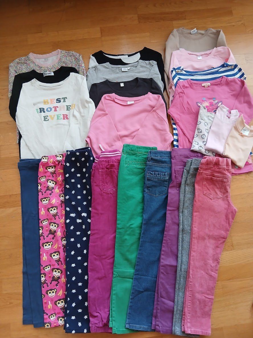Lotti & Set di vestiti: Kleiderpaket, gr. 122-128 – Usato da Dübendorf venduto da Fip05 2
