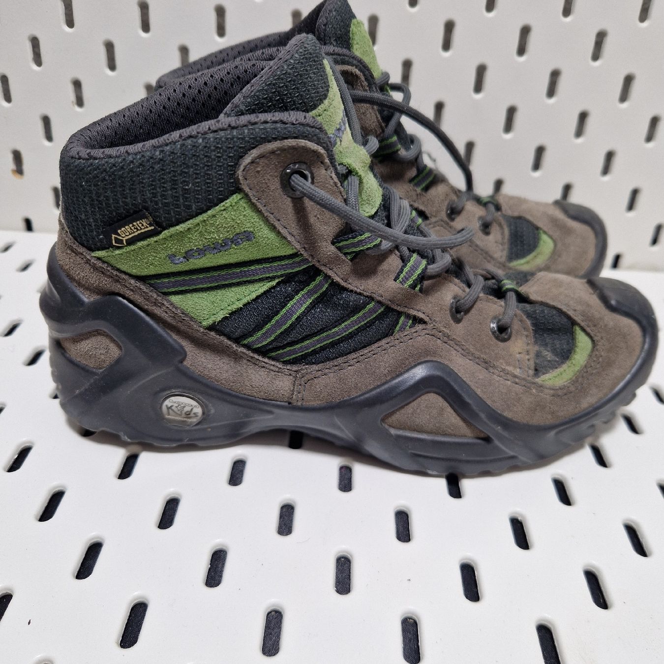 Lowa Scarpe per ragazzi: Robuste Lowa Wanderschuhe, Grösse 35 – Usato da Gwatt (Thun) venduto da Letzte-Chance-III 3