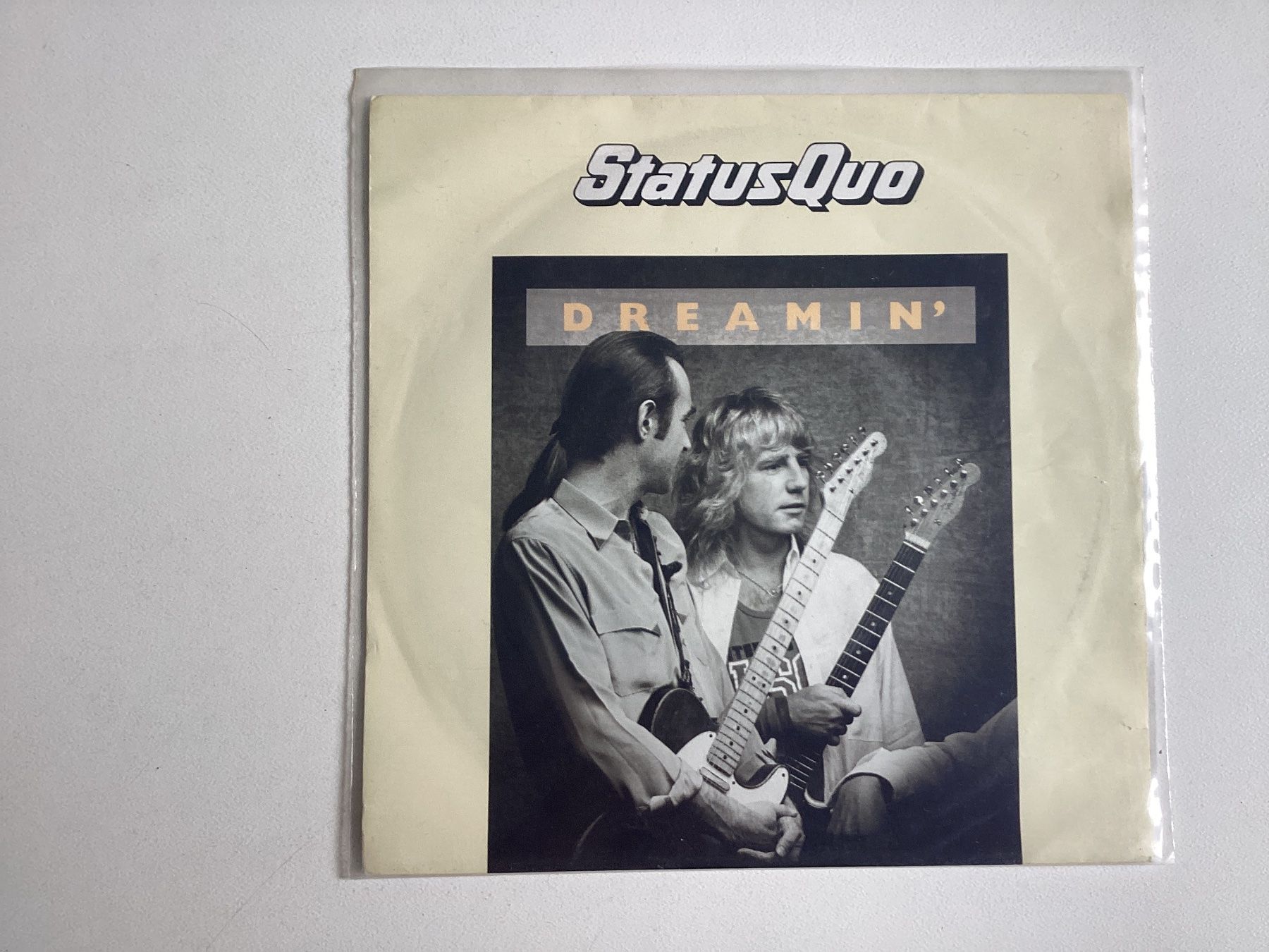 Schallplatten: Status Quo Single - Dreaming / Long Legged Girls – Gebraucht aus Gutenswil von Hamzian