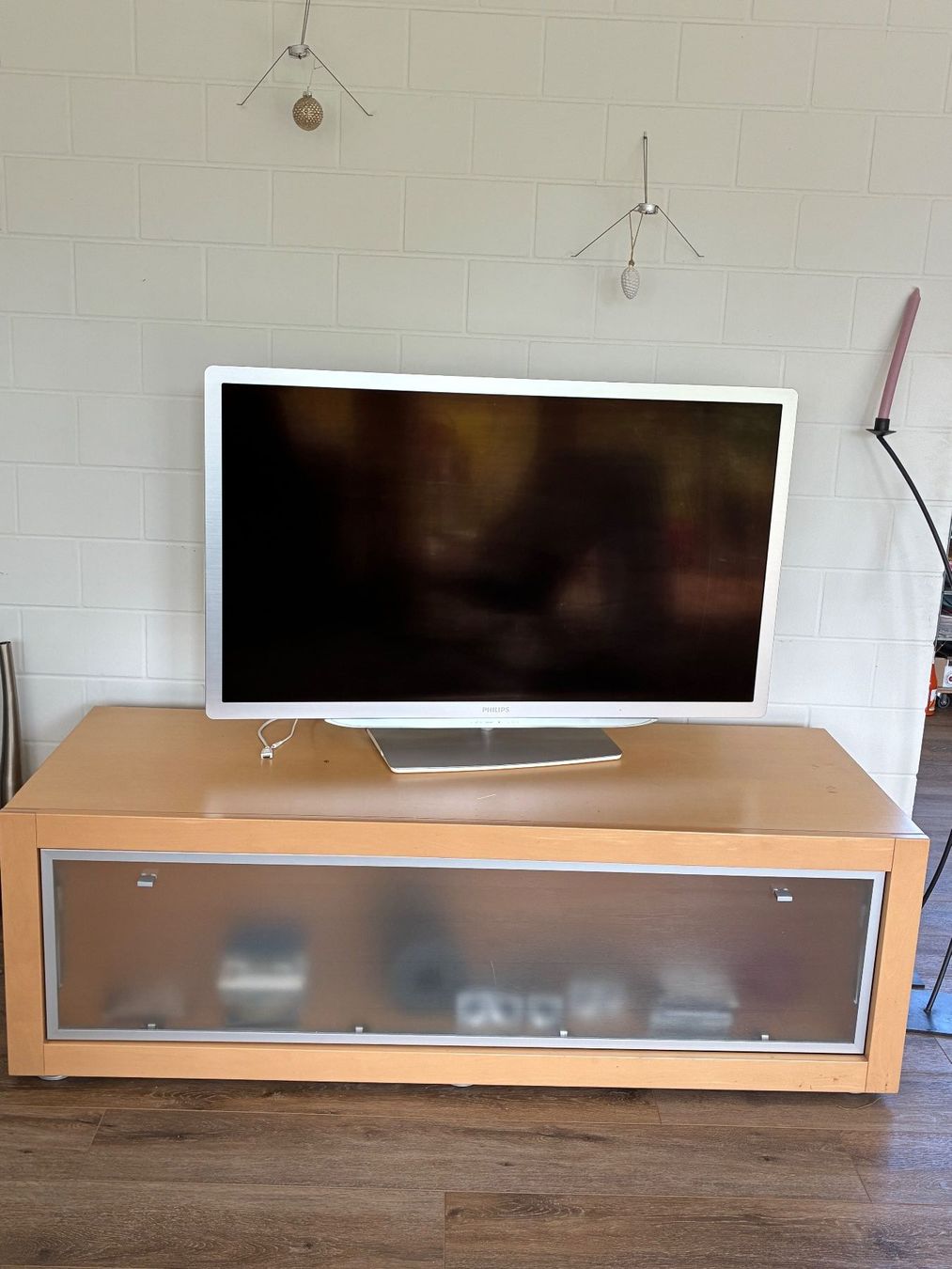 Mobili TV: TV-Lowboard aus hellem Holz – Usato da Nänikon venduto da Sakarl 1
