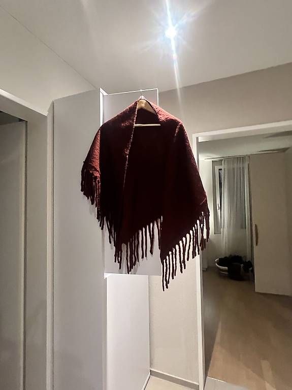 Altro in Moda donna: Poncho Bordeauxrot – Usato da Dübendorf venduto da Diva119 2