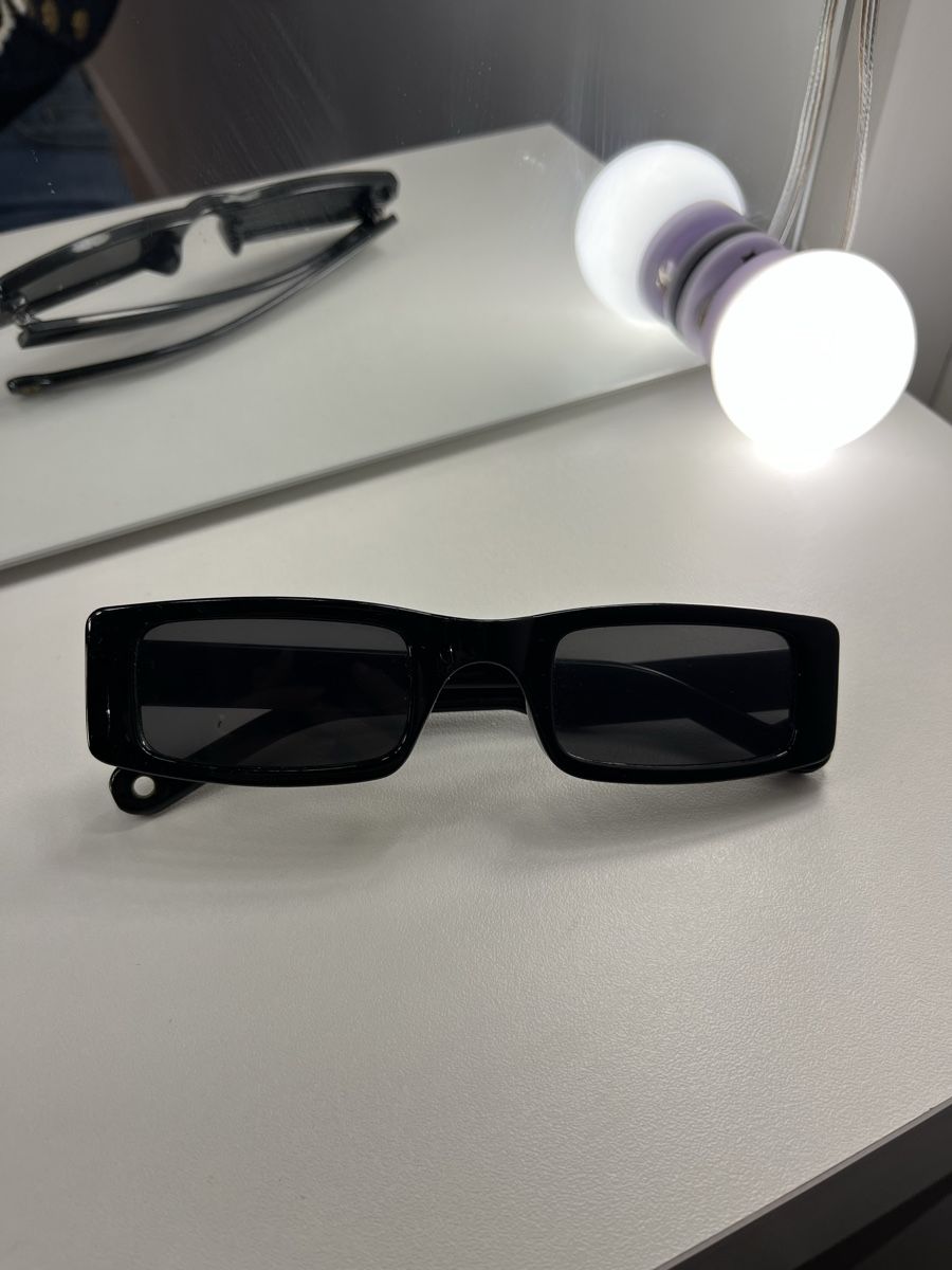 Shein Occhiali & Lenti: Chic Black Rectangular Sunglasses - Perfect for Summer Sun! – Nuovo (secondo la descrizione) da Zürich venduto da Isabella123