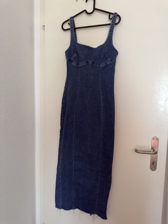 Bershka Jeanskleid perfekt für den Sommer! Grösse S