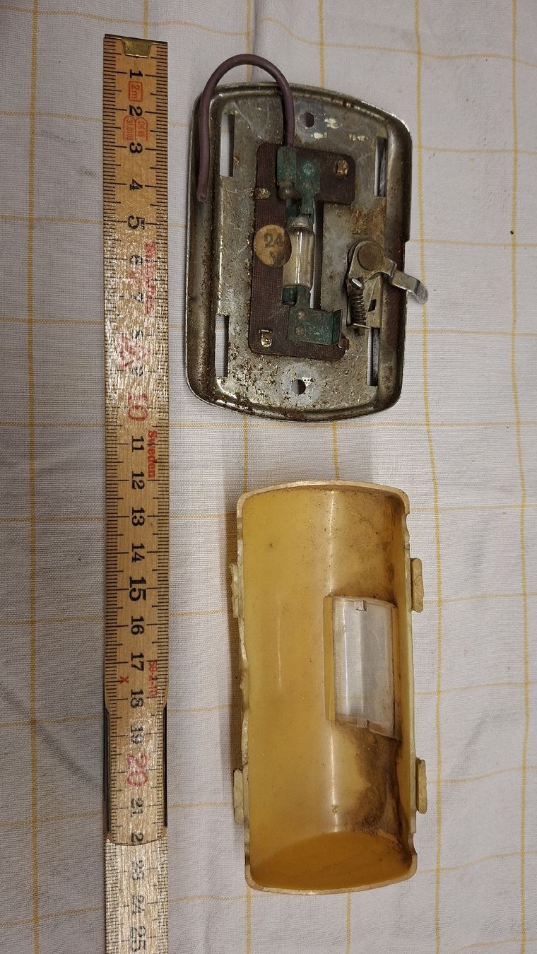 Tutti pezzi di ricambio auto: Oldteimer Innenleuchte leider kein Autotyp vorhanden  – Usato da Altstätten SG venduto da HG1959 2