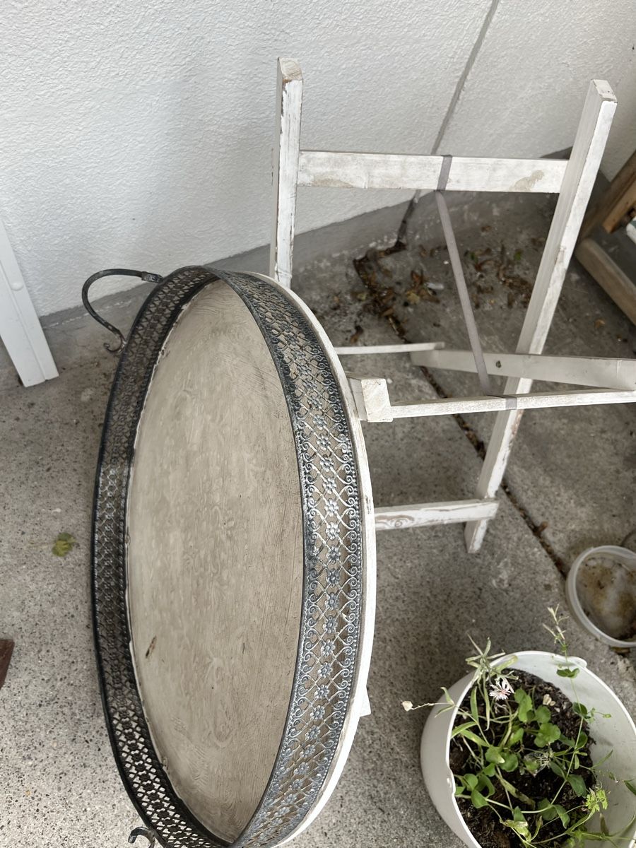Tables: Serviertablett mit klappbarem Tisch weiss  – D'occasion à Zürich par ste_c9xy 1