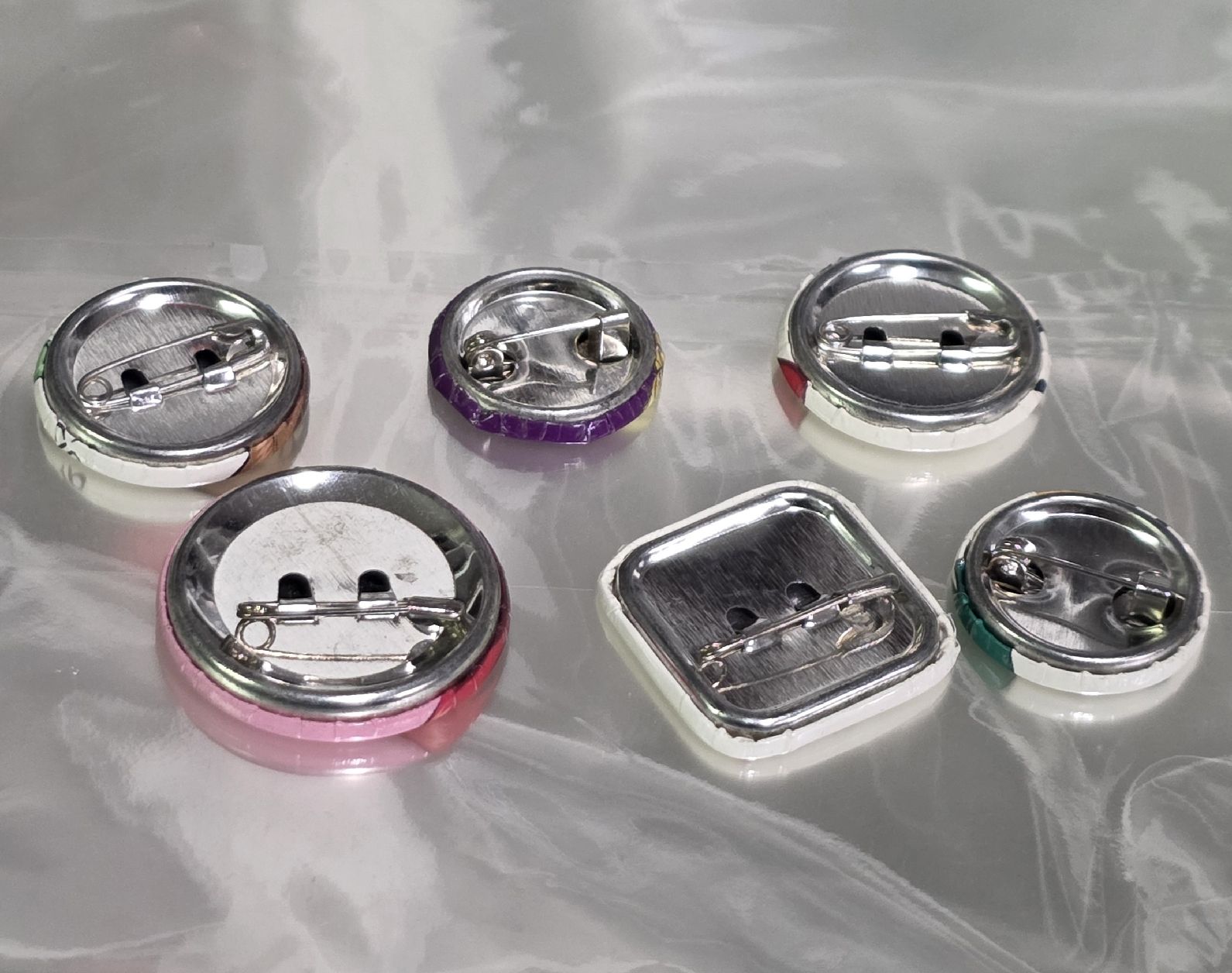 Comics: 6 kleine W.I.T.C.H Buttons  – Gebraucht aus Reinach BL von _MasterK_ 1