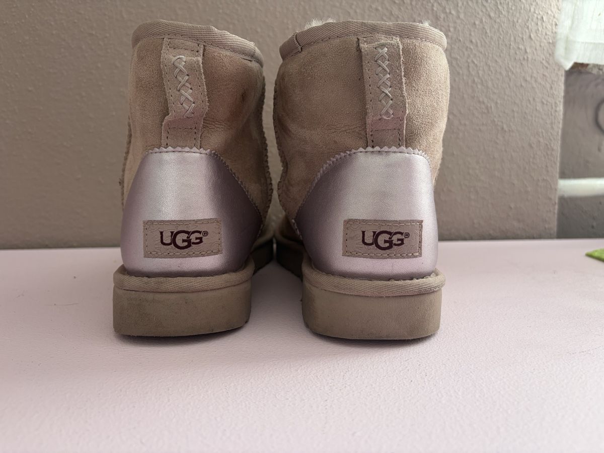 Ugg Chaussures femmes: UGG Schuhe altrosa – D'occasion à Vordemwald par ste_g86z 1
