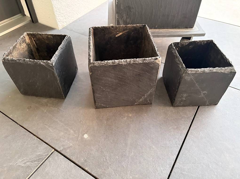 Vasi per fiori: 3 Schiefer Blumentöpfe klein – Usato da Kleindöttingen venduto da Sabey 1