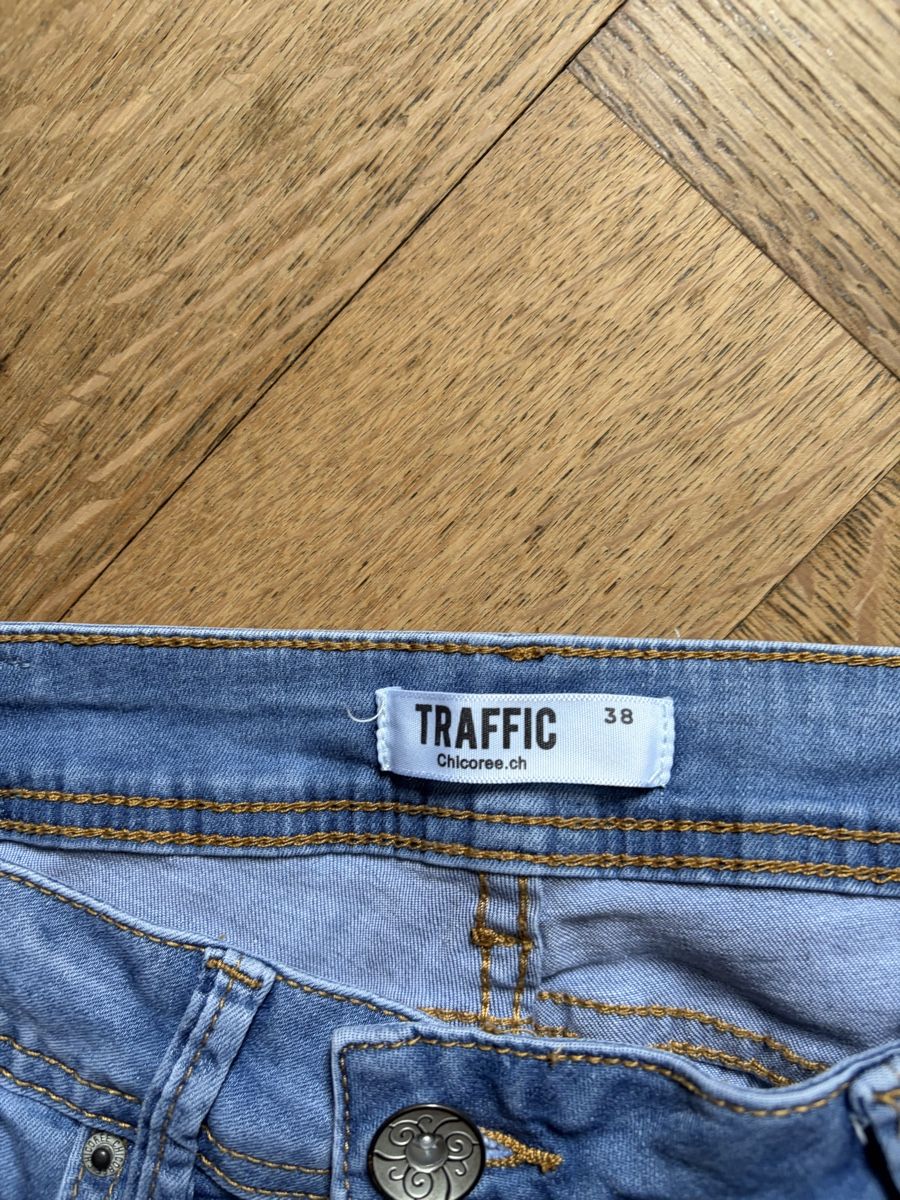 Jeans: Jeans neuf Traffic taille 38 bleu clair – Neuf avec emballage d'origine à Sion par Nelsonkatz 1