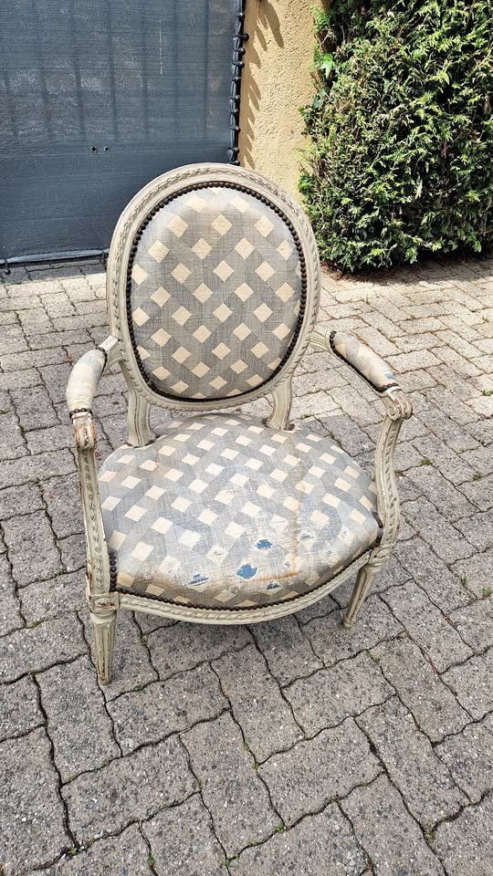 Poltrone: Fauteuil médaillon Louis XVI cabriolet – Usato da Chêne-Bougeries venduto da jea_m9zl