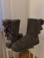 Ugg Boots mit Schleife grau, Grosse 39