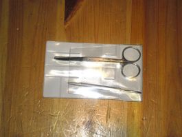 Set - Verbandschere und Pinsette