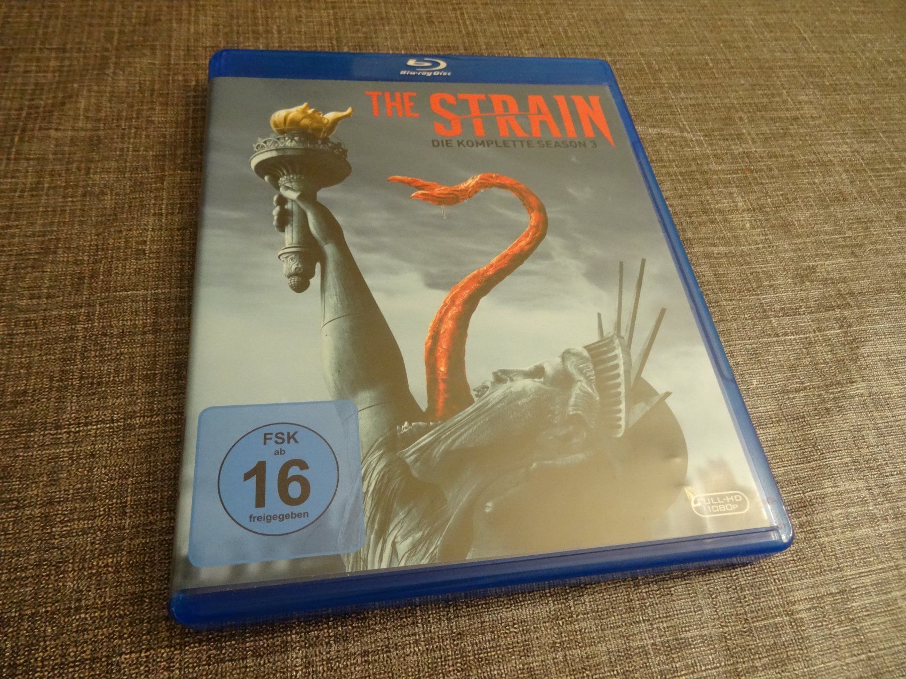 Tutti i DVDs: Blu-ray The Strain Staffel 3 – Usato da Olten venduto da Disc-Verkauf