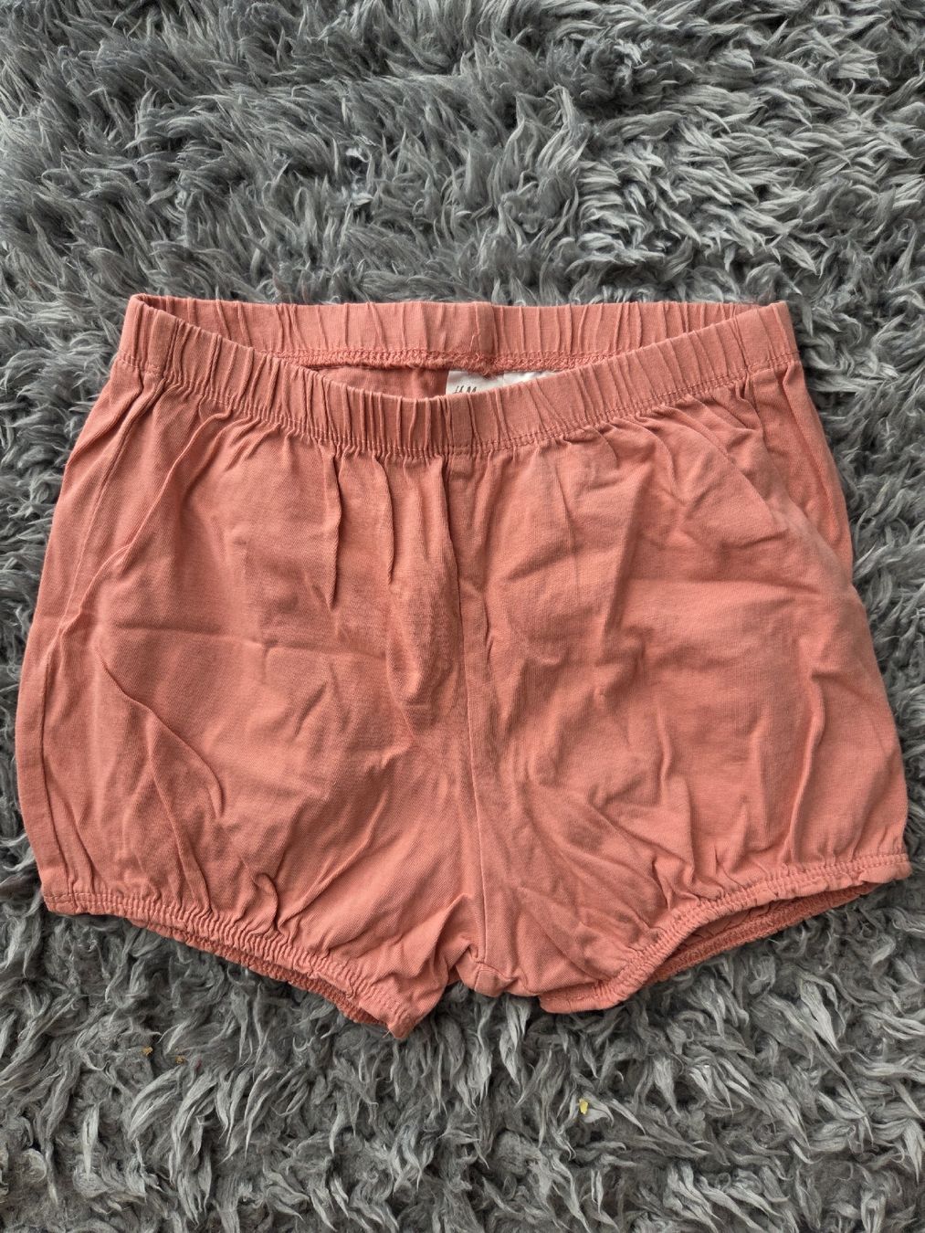 H&M Pantaloni: H&M Shorts Koralle Grösse 98 – Usato da Hüntwangen venduto da ManuM2014