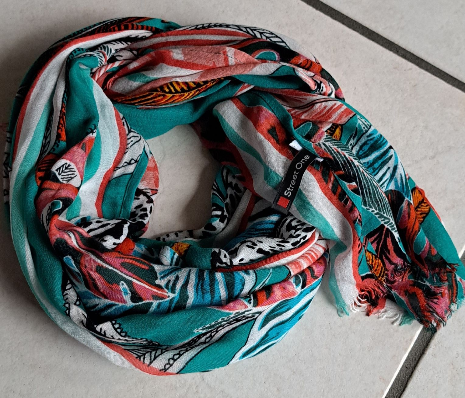 Foulards & écharpes: Street One Schal  – D'occasion à Thalheim AG par Bekuadma