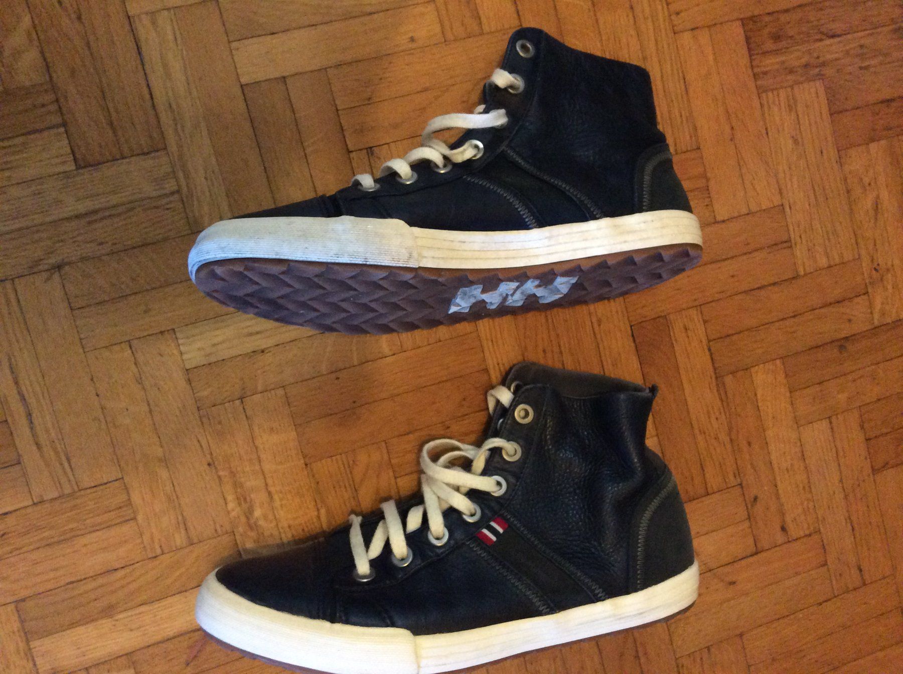 Helly Hansen Scarpe per ragazzi: Helly Hansen baskets montantes cuir pointure 41, 26cm – Usato da Le Mont-Pèlerin venduto da dundun1 1
